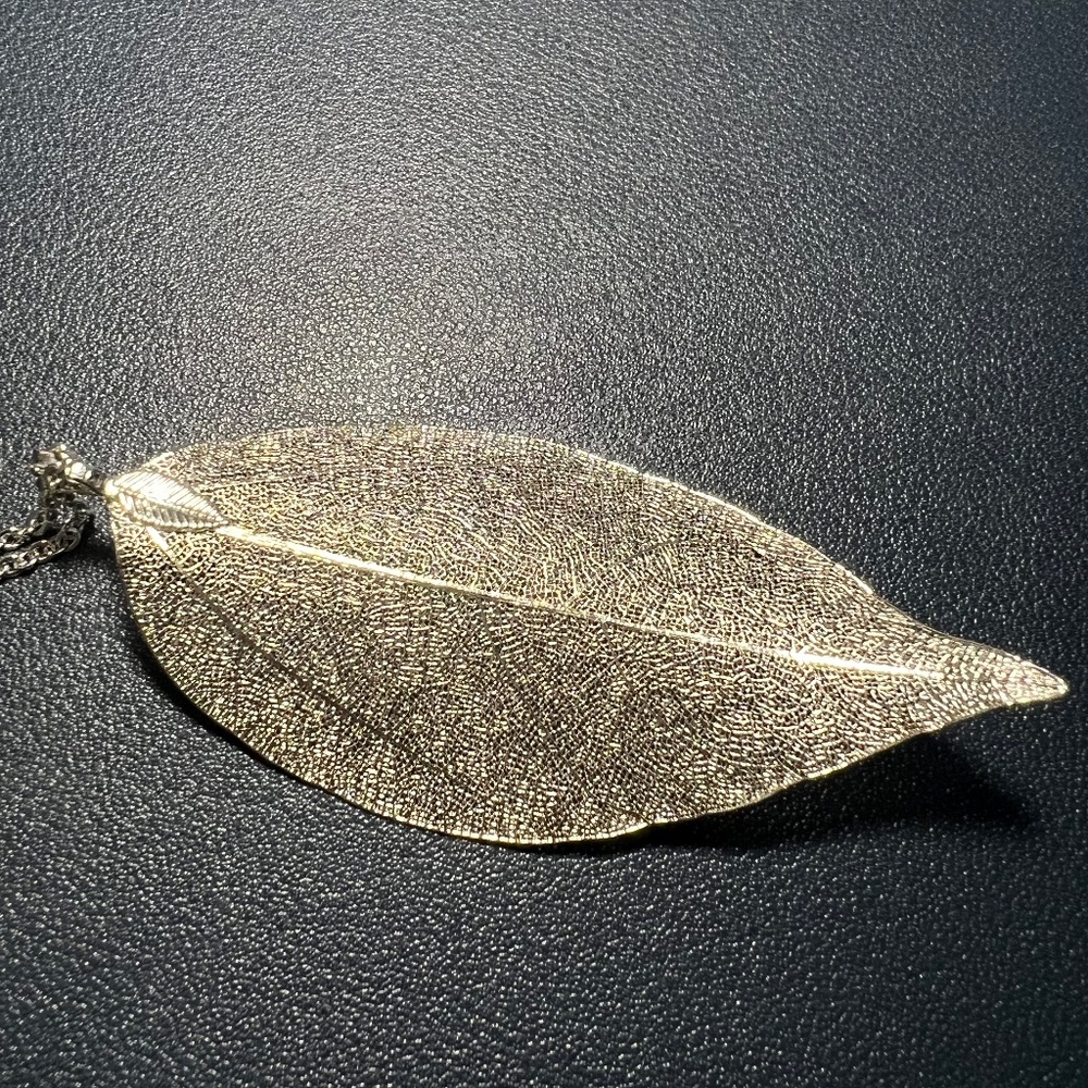 Silver-toned Filigree Leaf Necklace - Picture 3 of 6